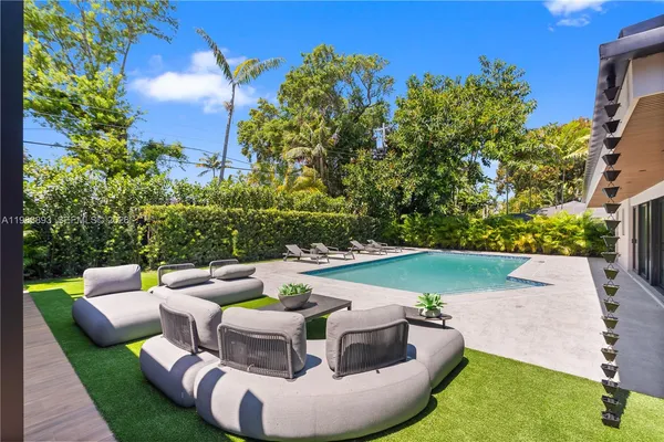 $3,980,000 | 20020 Northeast 21st Court, Miami, FL 33179