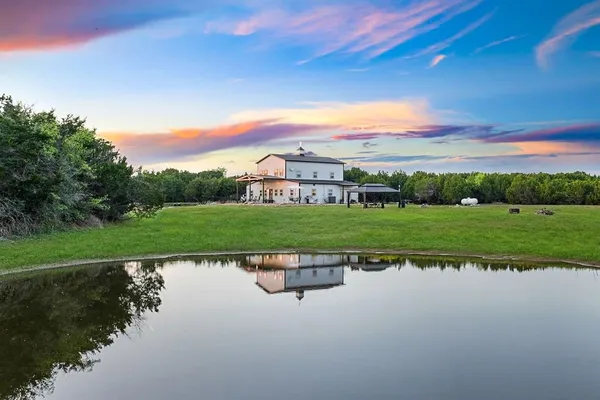 $615,000 | 116 Creekview, Blum, TX 76627