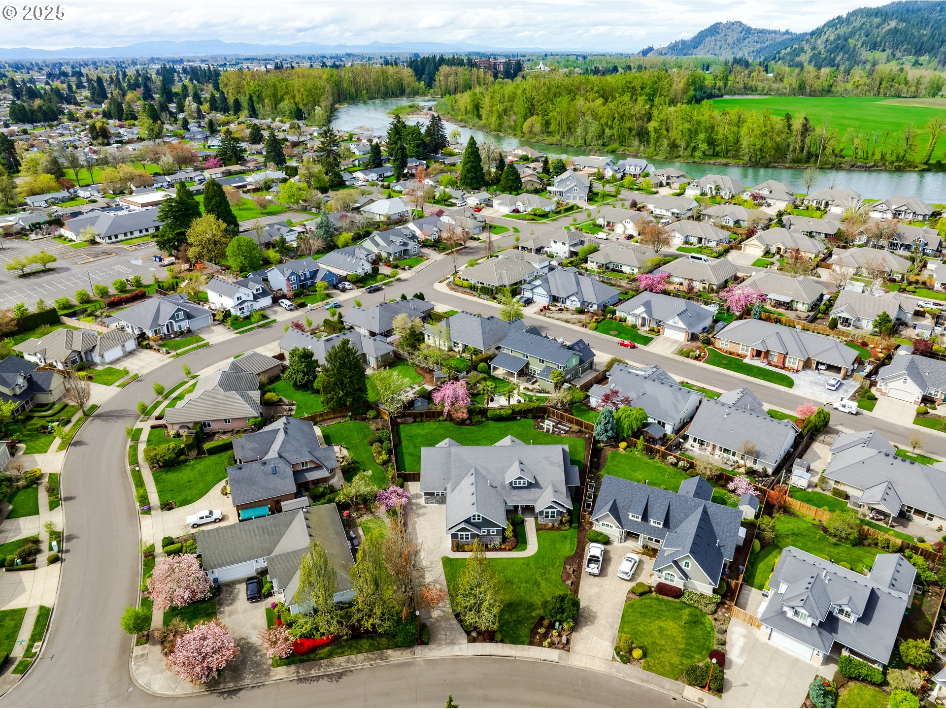812 Mint Meadow Way Springfield, OR 97477 - Photo 42 of 45 an aerial view of multiple house
