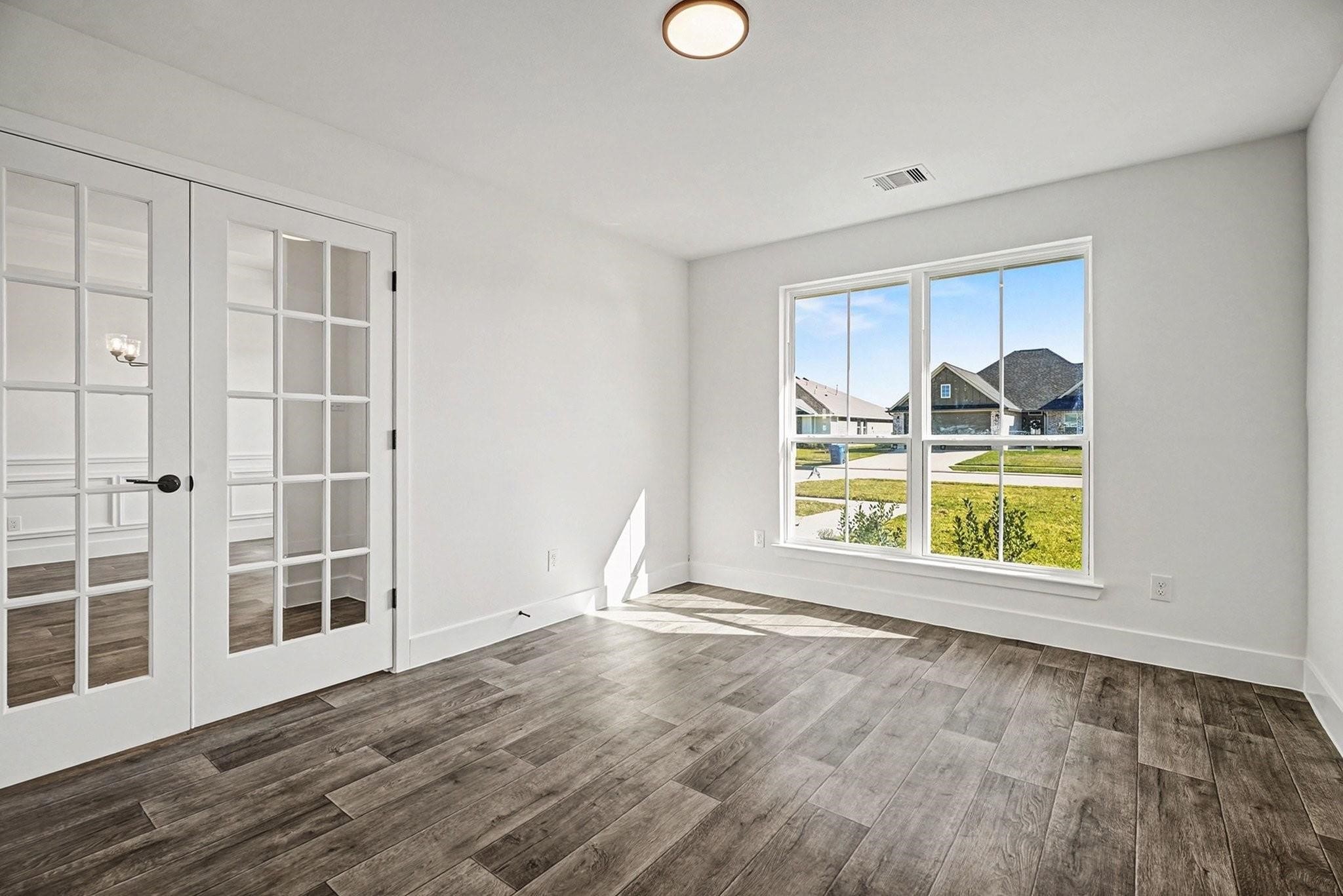 720 Greystone Lane Angleton, TX 77515 - Photo 2 of 23