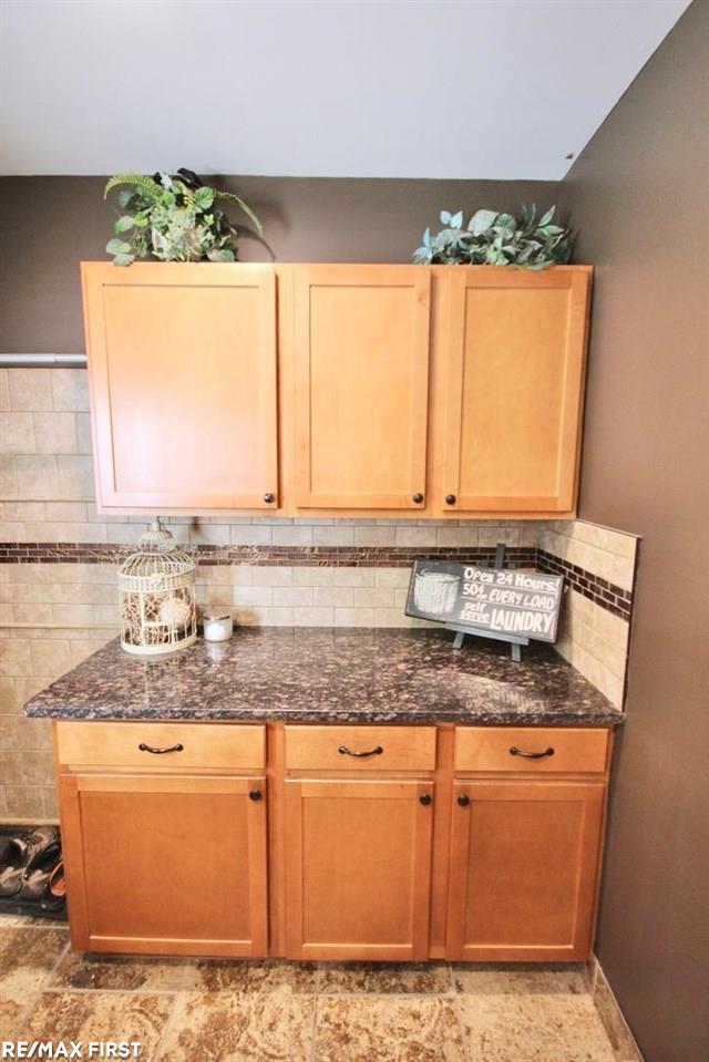 807 Lake Forest Road Rochester, MI 48309 - Photo 23 of 63 50045265-22.JPG