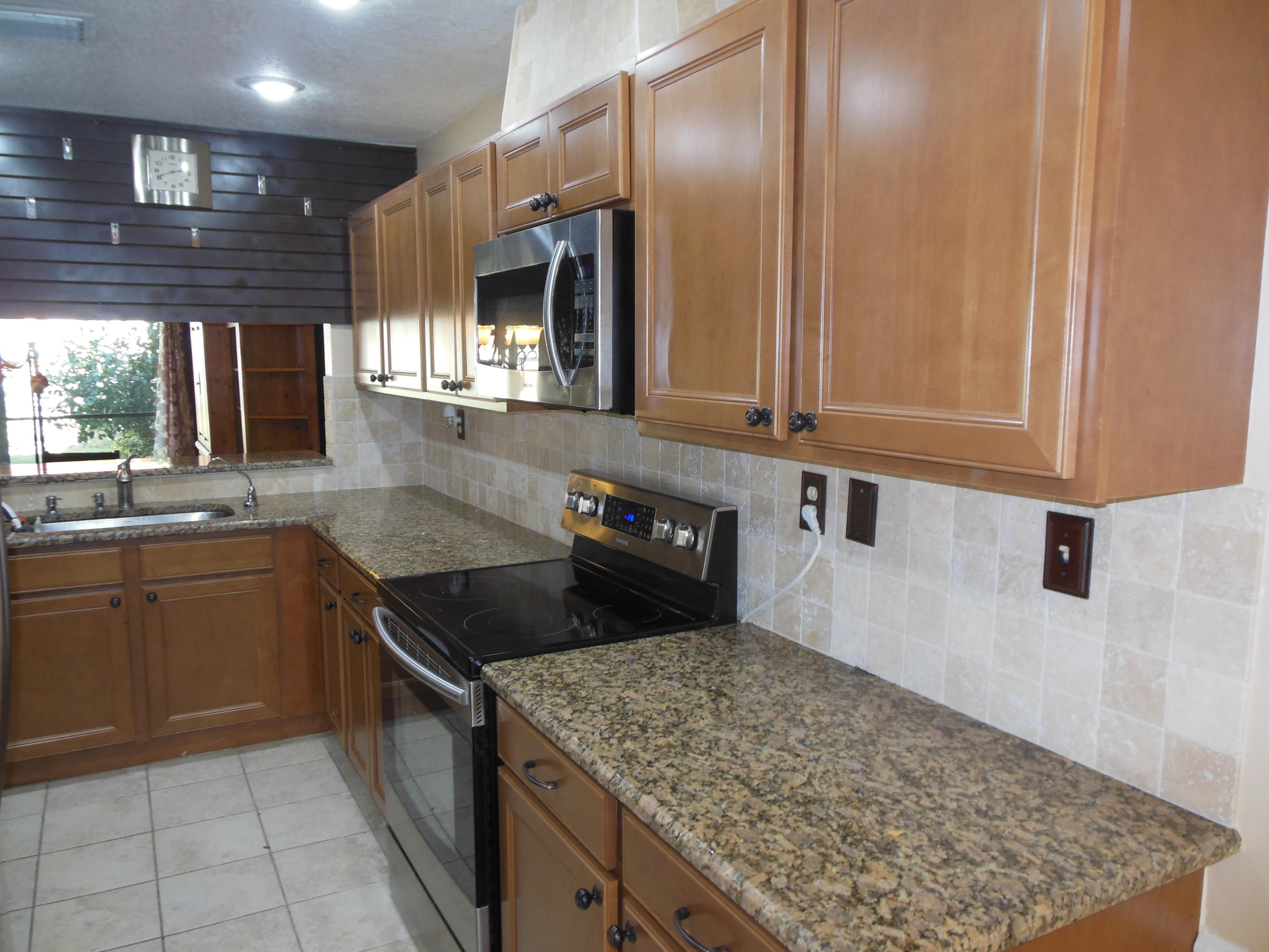 21548 Coronado Avenue Boca Raton, FL 33433 - Photo 8 of 40 DSCN2274