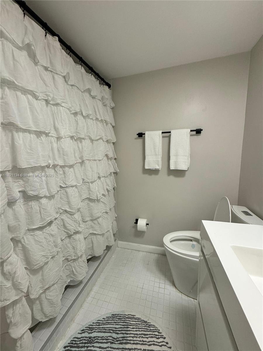 5700 Collins Avenue, Unit 3C Miami Beach, FL 33140 - Photo 12 of 18