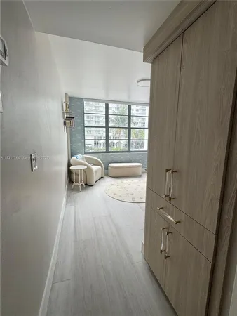 $3,600 | 5700 Collins Avenue, Unit 3C, Miami Beach, FL 33140