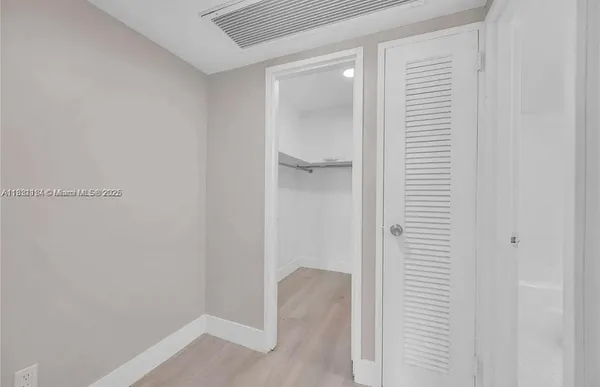 $3,600 | 5700 Collins Avenue, Unit 3C, Miami Beach, FL 33140