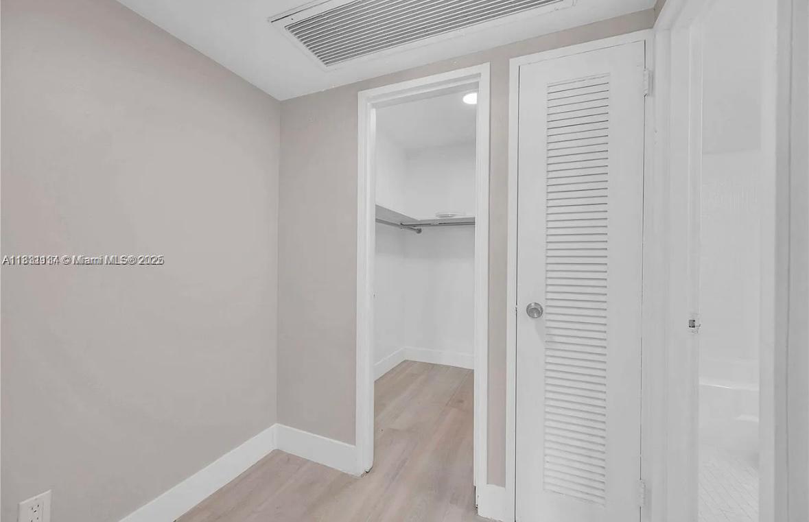 5700 Collins Avenue, Unit 3C Miami Beach, FL 33140 - Photo 17 of 18