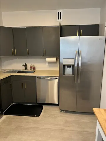 $3,800 | 5700 Collins Avenue, Unit 3C, Miami Beach, FL 33140