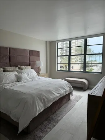 $3,600 | 5700 Collins Avenue, Unit 3C, Miami Beach, FL 33140