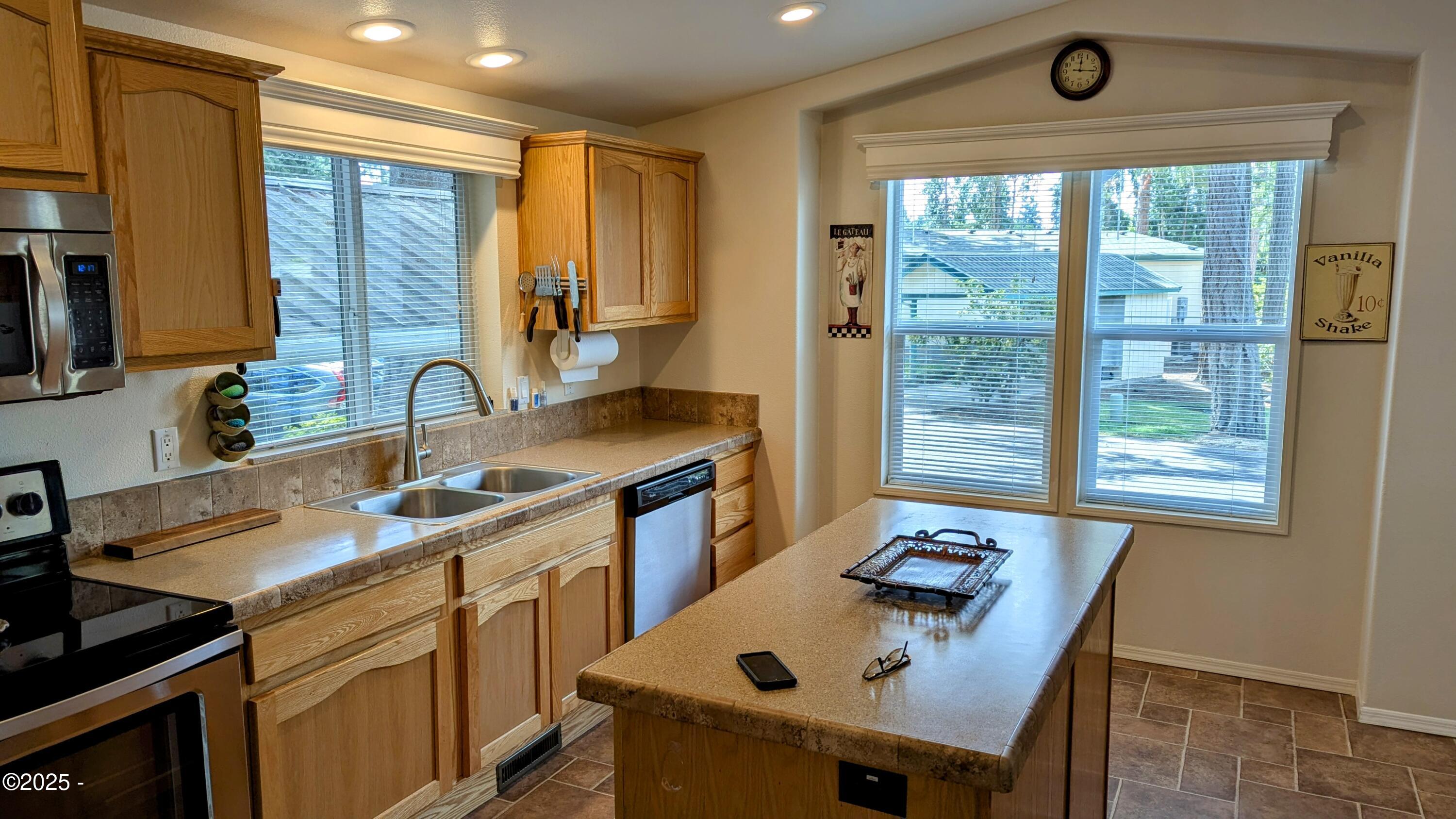 33125 White Oak Road Corvallis, OR 97333 - Photo 12 of 37 Kitchen