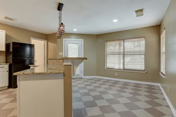 $1,695 | 7427 Northallerton, Converse, TX 78109