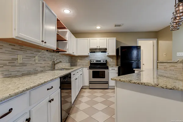 $1,695 | 7427 Northallerton, Converse, TX 78109