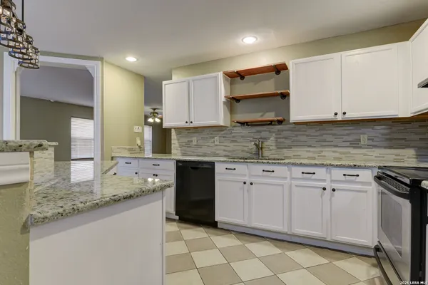 $1,695 | 7427 Northallerton, Converse, TX 78109