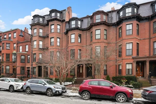 a car parked in front of a building