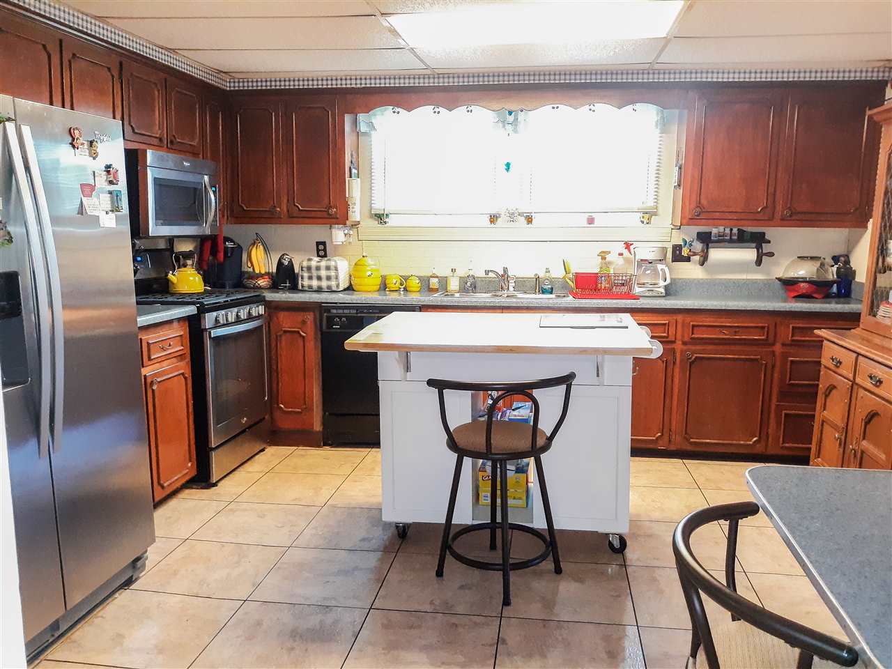 514 Oak Hill Road Staunton, VA 24401 - Photo 17 of 43 a kitchen with stainless steel appliances kitchen island granite countertop a table chairs microwave and sink