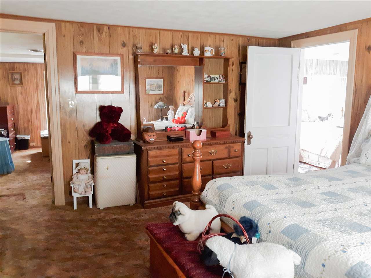 514 Oak Hill Road Staunton, VA 24401 - Photo 28 of 43 a living room with furniture