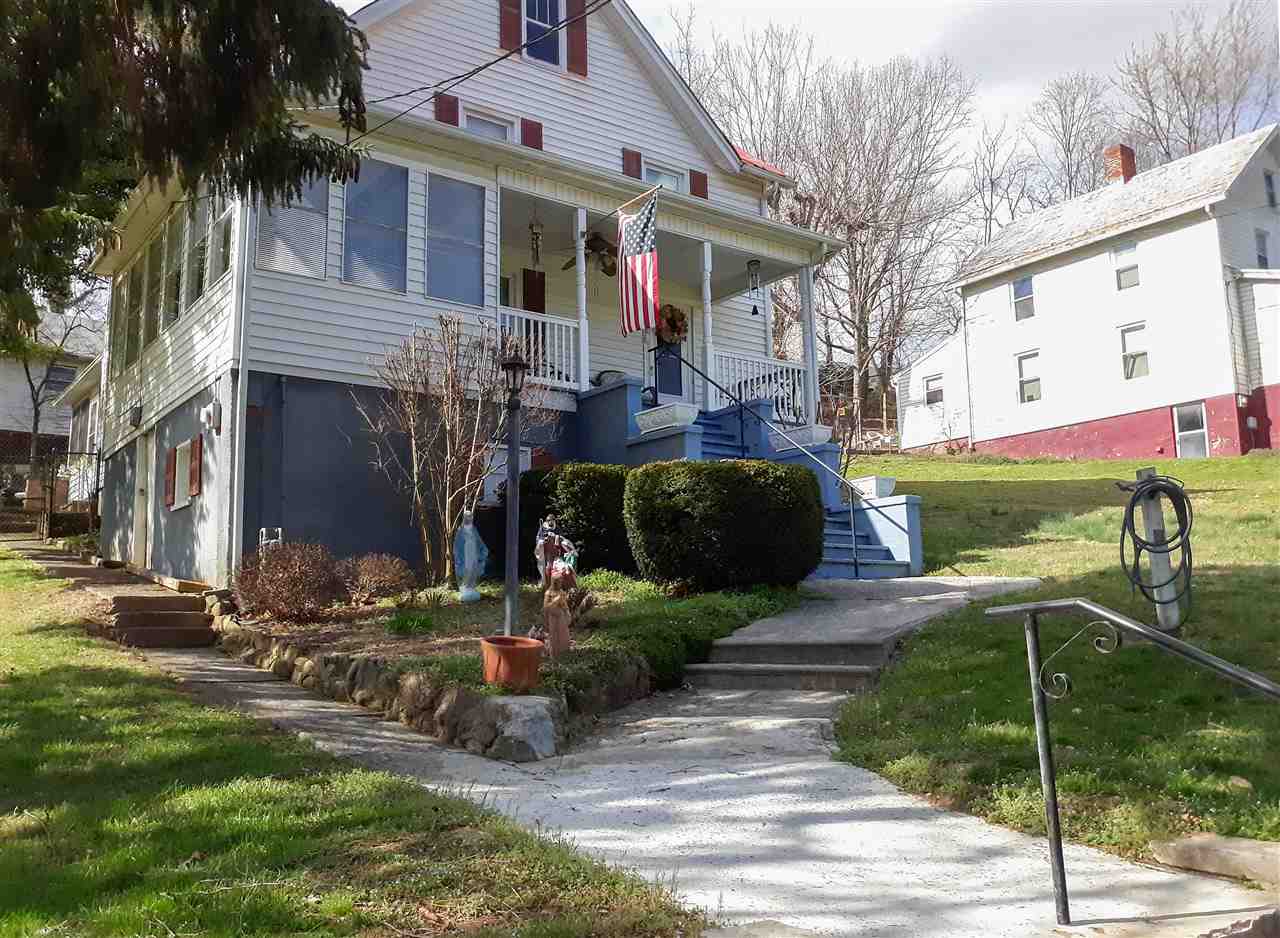 514 Oak Hill Road Staunton, VA 24401 - Photo 34 of 43 a front view of a house with garden