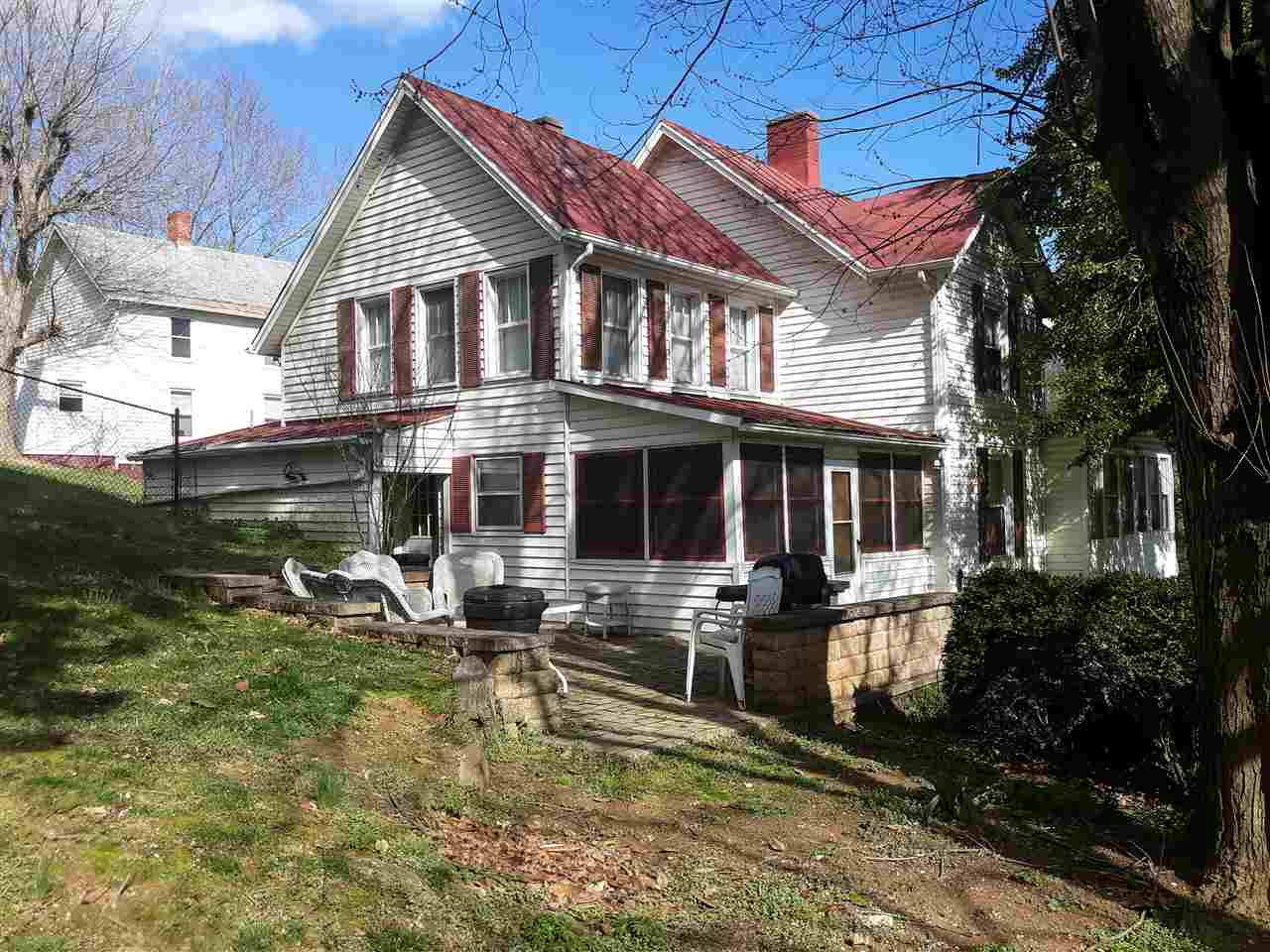 514 Oak Hill Road Staunton, VA 24401 - Photo 42 of 43 a front view of a house with garden