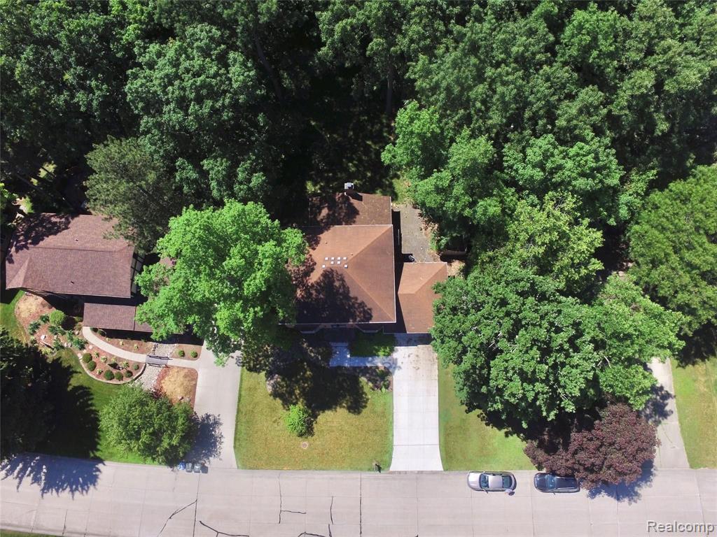 1357 Hathaway Rising Rochester Hills, MI 48306 - Photo 2 of 25