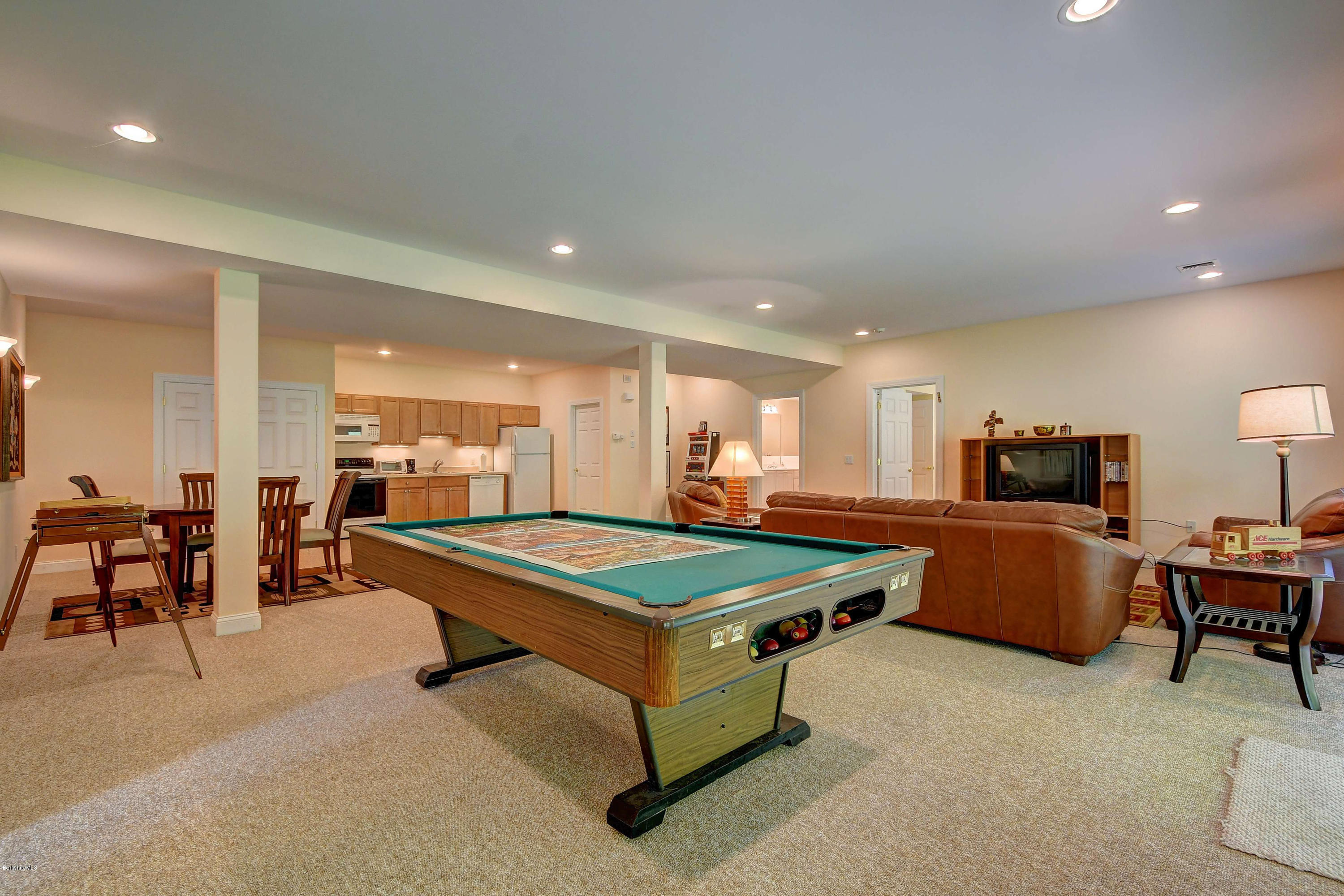 509 Red Barn Road Dalton, MA 01226 - Photo 21 of 29 Family Room