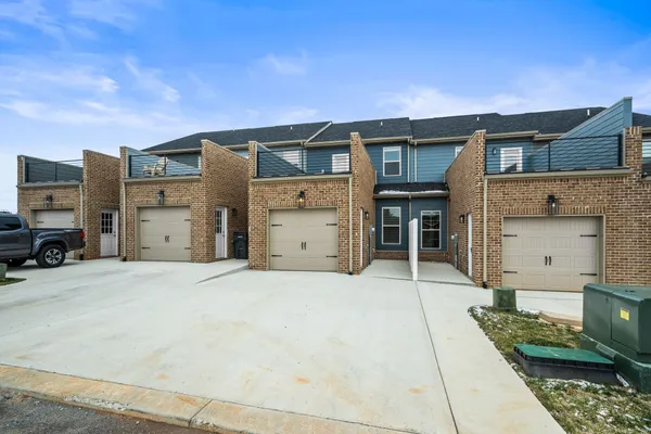 $2,300 | 214 Franklin Street, Pleasant View, TN 37146