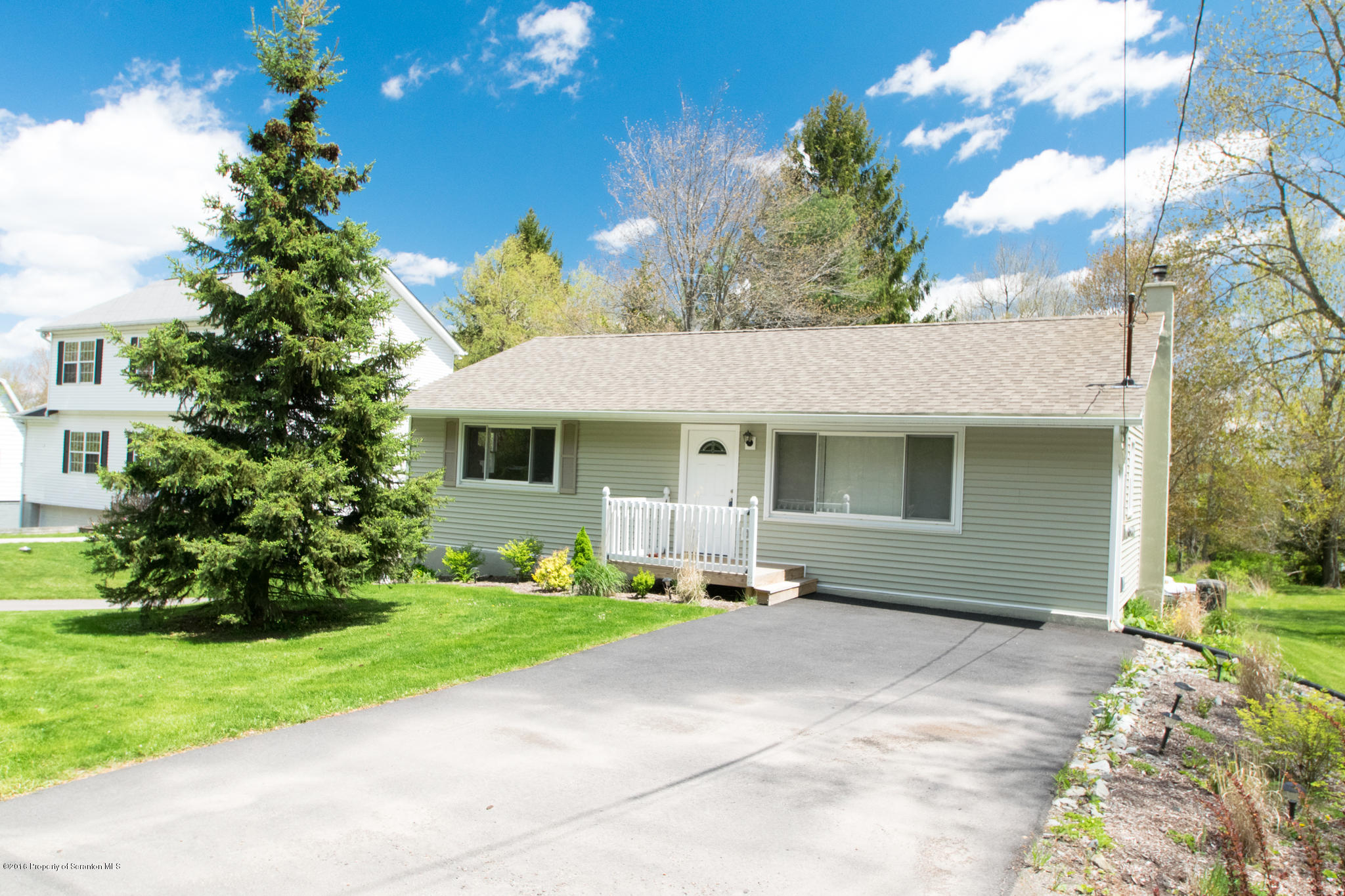 612 Gardner Road Moscow, PA 18444 - Photo 2 of 32 Gallery Image 2