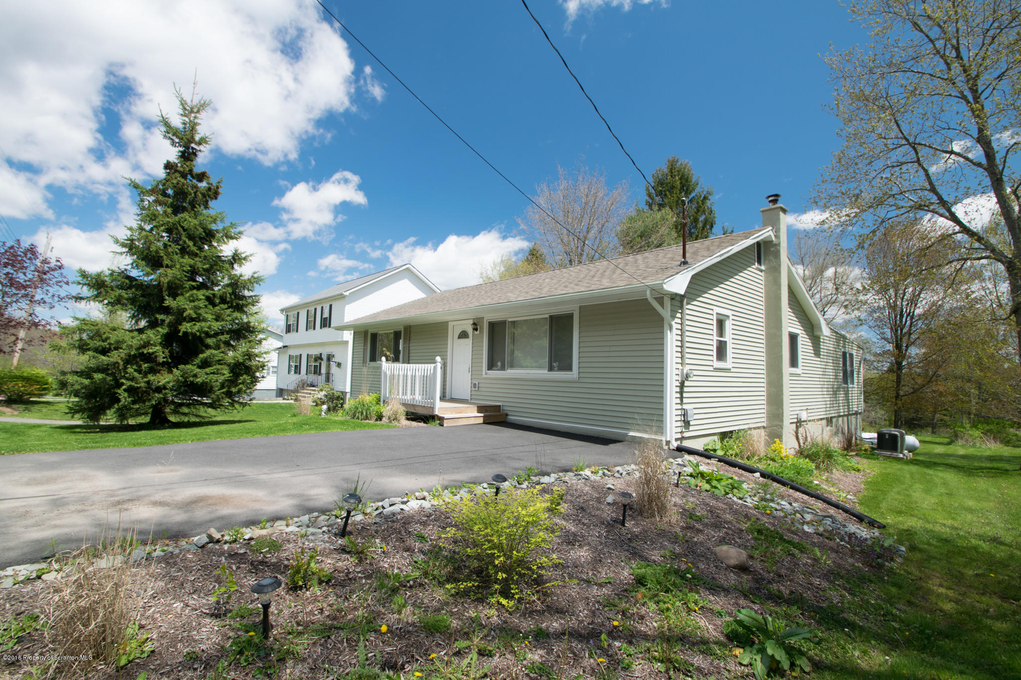 612 Gardner Road Moscow, PA 18444 - Photo 4 of 32 Gallery Image 4