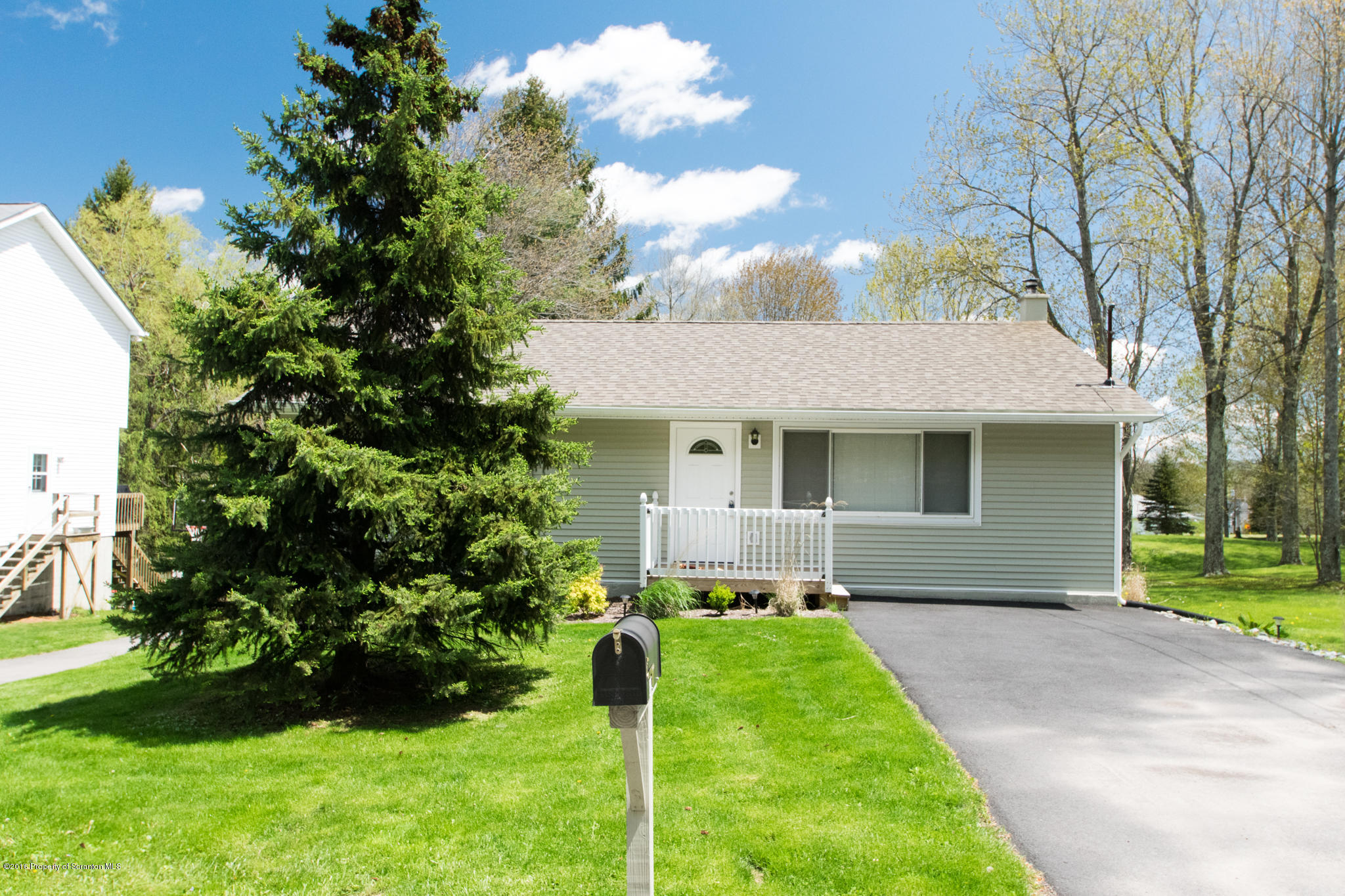 612 Gardner Road Moscow, PA 18444 - Photo 6 of 32 Gallery Image 6