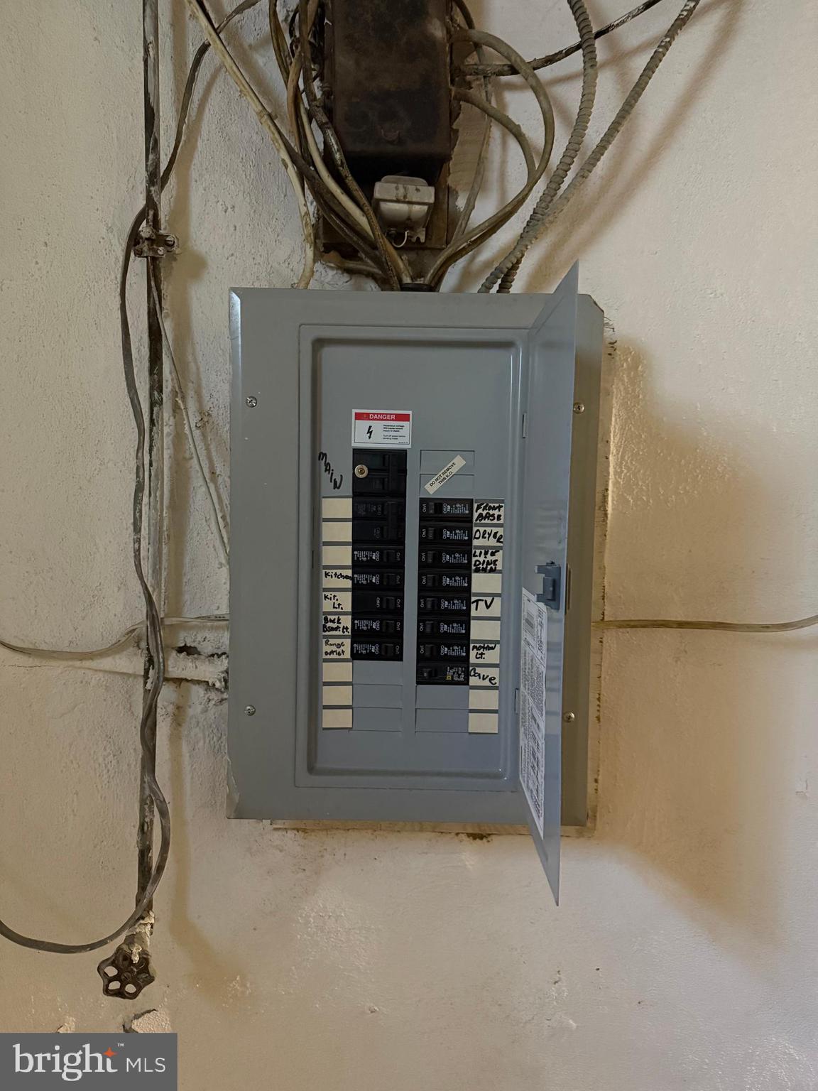 7146 Marsden Street Philadelphia, PA 19135 - Photo 19 of 22 a view of a livingroom with a white walls