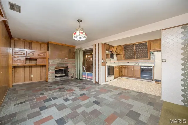 $275,000 | 3512 East Rock Creek Road, Imperial, MO 63052