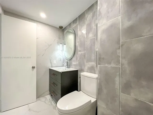 $2,500 | 2005 Sans Souci Boulevard, Unit 107, North Miami, FL 33181