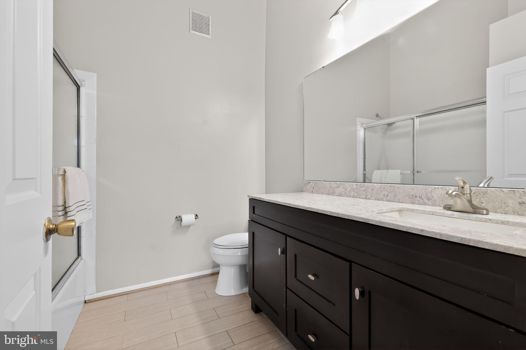 808 Suffield Drive Gaithersburg, MD 20878 - Photo 14 of 25 Primary ensuite bathroom