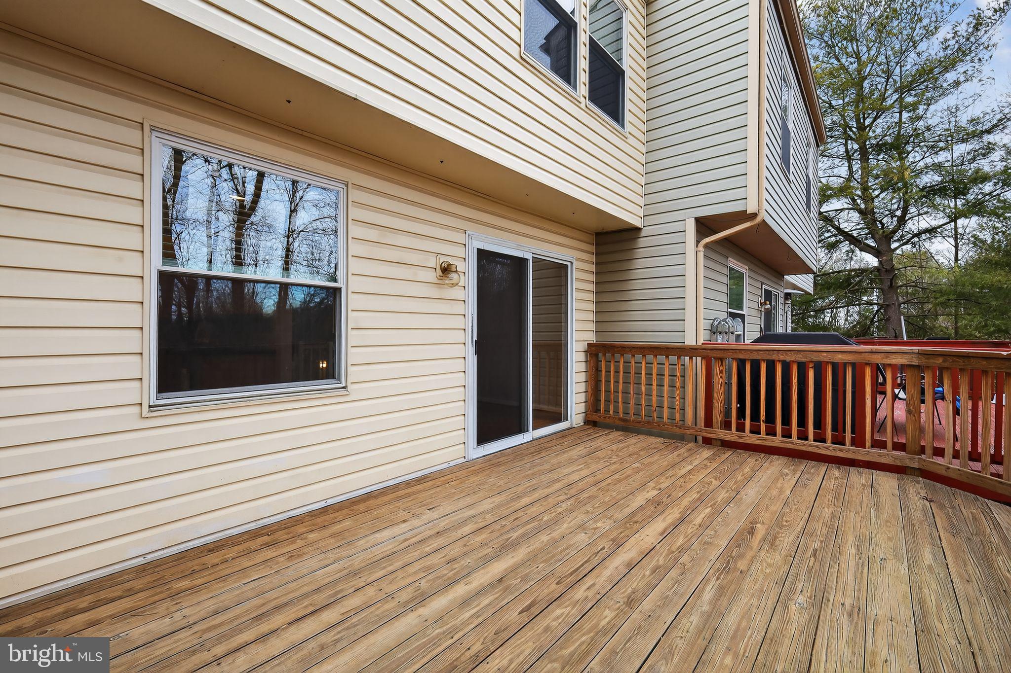 808 Suffield Drive Gaithersburg, MD 20878 - Photo 23 of 25 Deck off dining room
