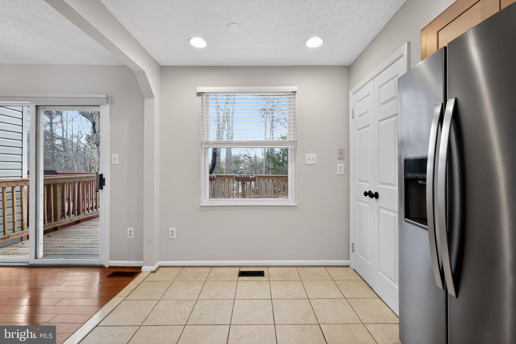 808 Suffield Drive Gaithersburg, MD 20878 - Photo 6 of 25 eat in space in kitchen