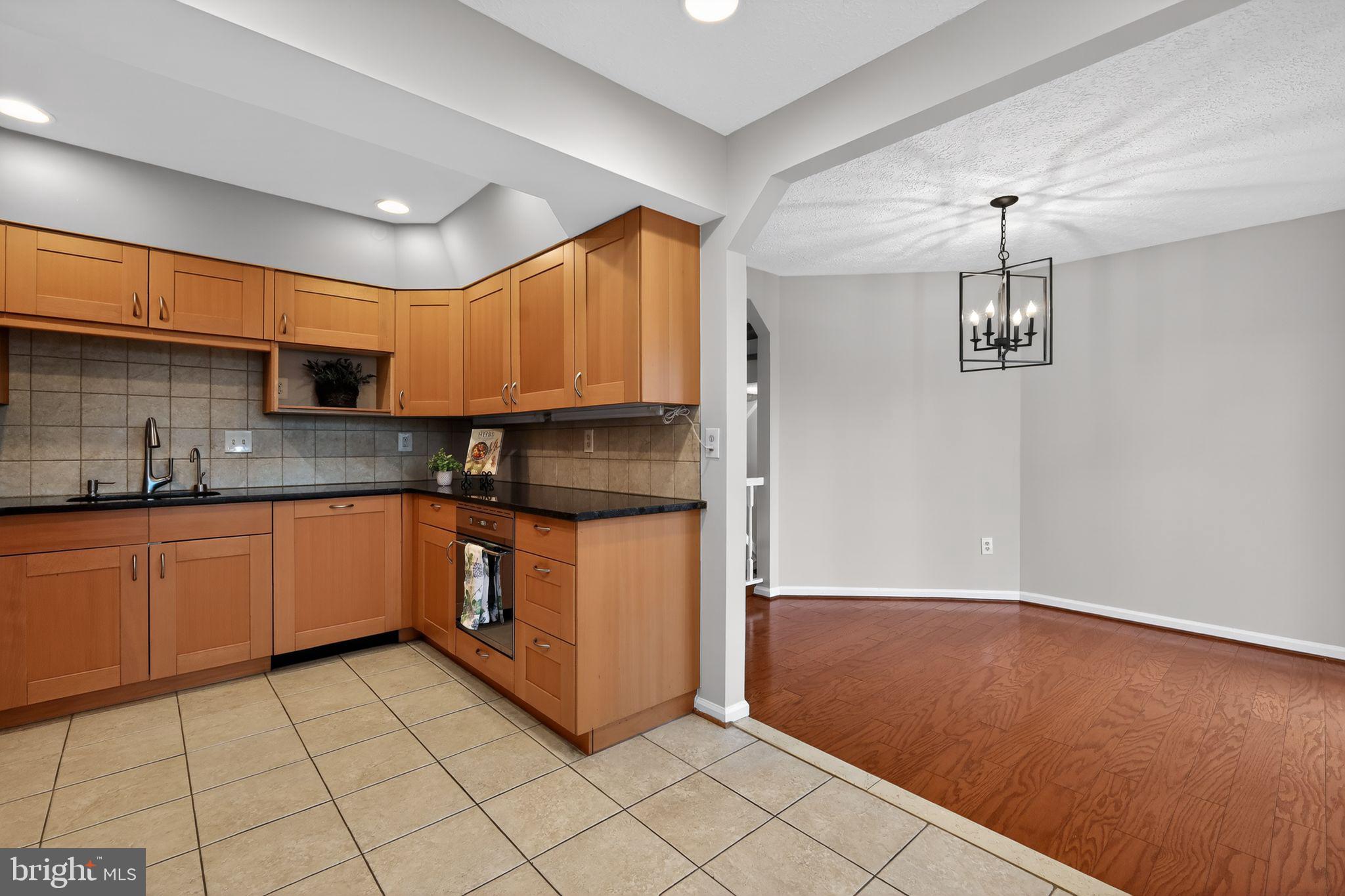 808 Suffield Drive Gaithersburg, MD 20878 - Photo 8 of 25 diningroom off kitchen