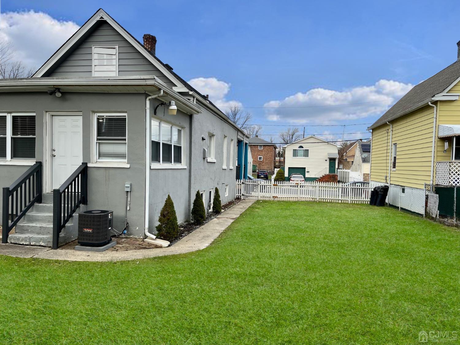 37 Thomas Street Perth Amboy, NJ 08861 - Photo 26 of 30 a view of a yard in front of house