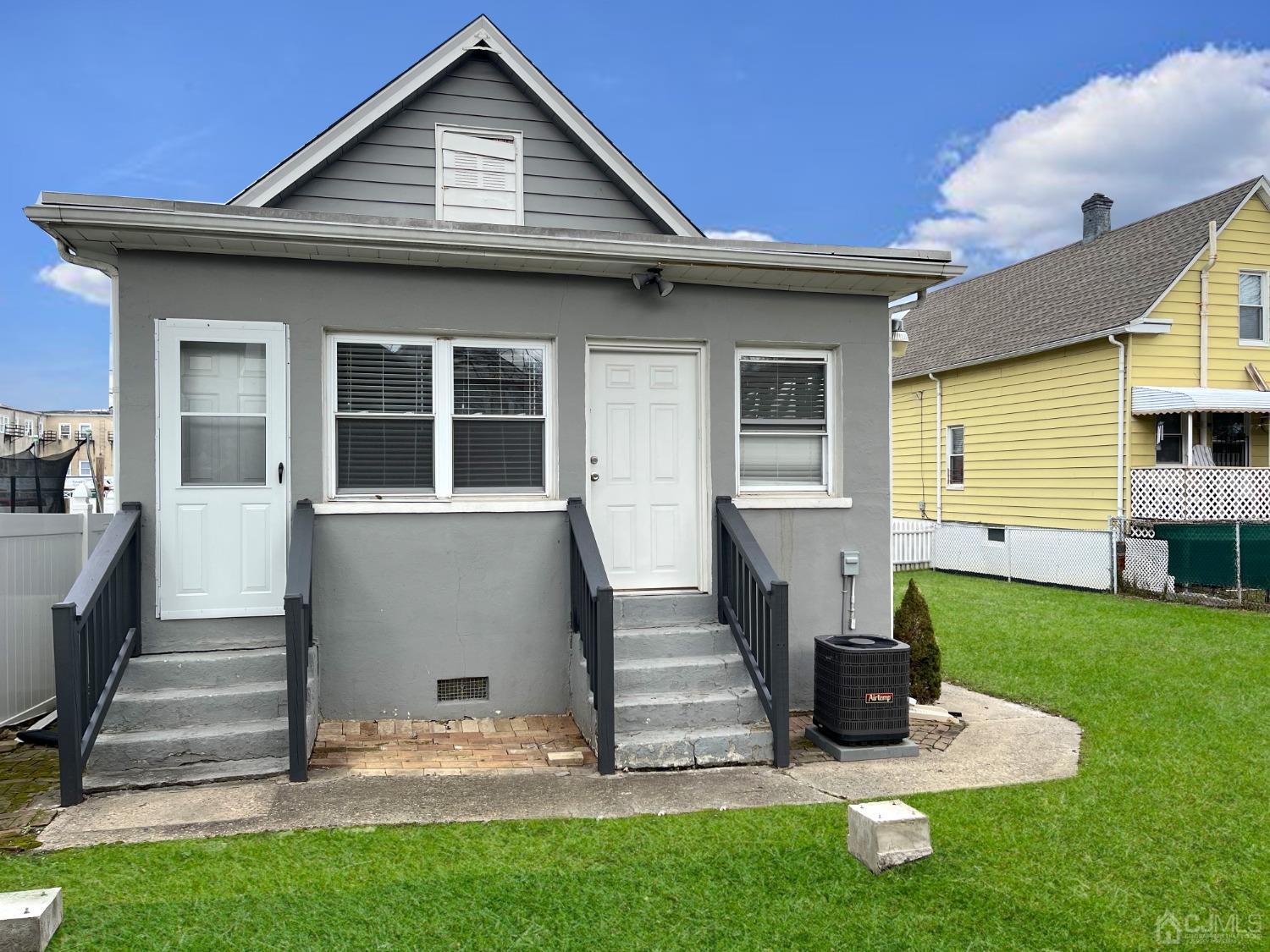 37 Thomas Street Perth Amboy, NJ 08861 - Photo 28 of 30 a front view of a house with garden