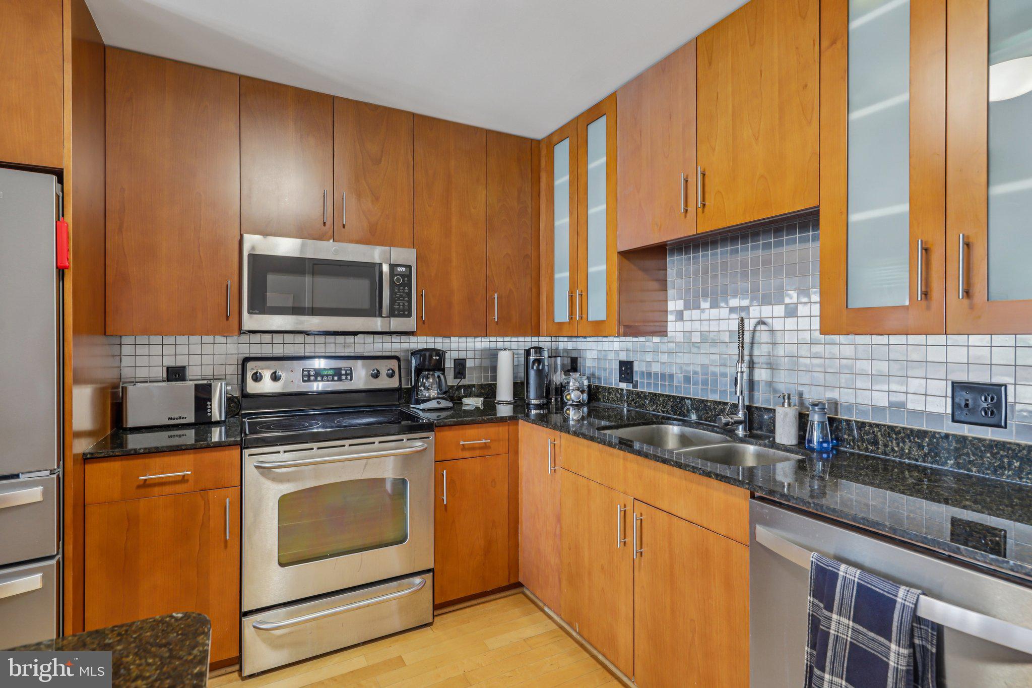 910 M Street Northwest, Unit 918 Washington, DC 20001 - Photo 10 of 44 Gorgeous cabinetry