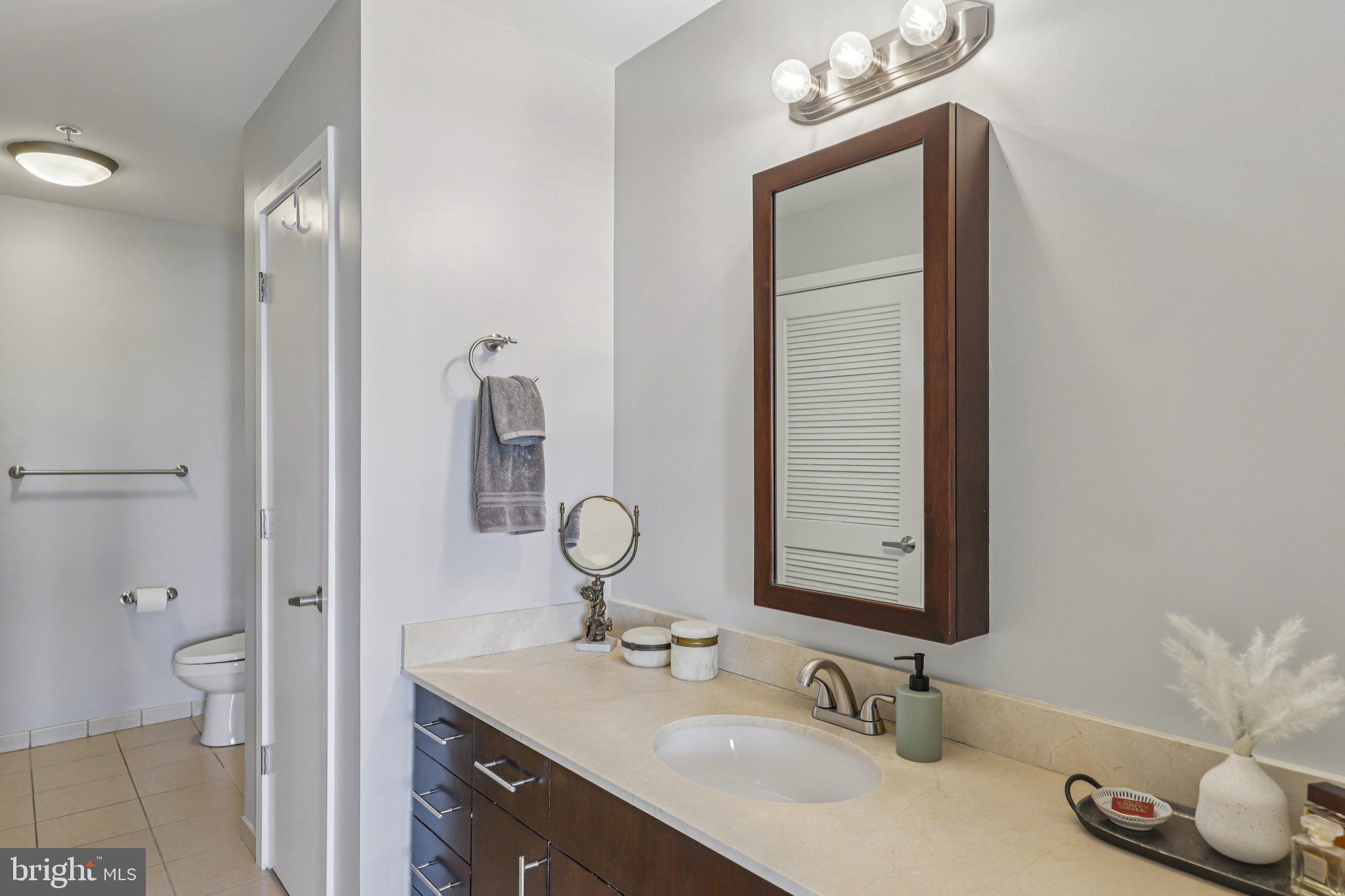 910 M Street Northwest, Unit 918 Washington, DC 20001 - Photo 22 of 44 2nd full bath