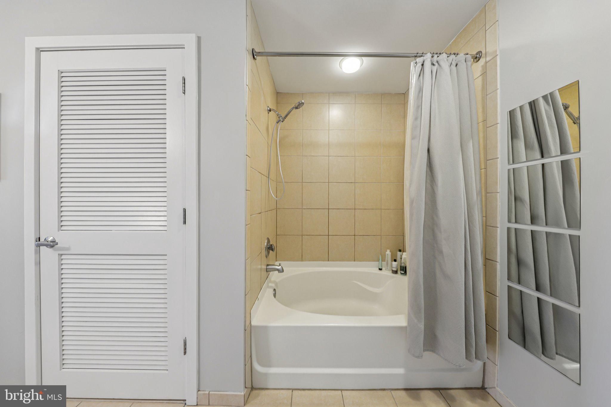 910 M Street Northwest, Unit 918 Washington, DC 20001 - Photo 25 of 44