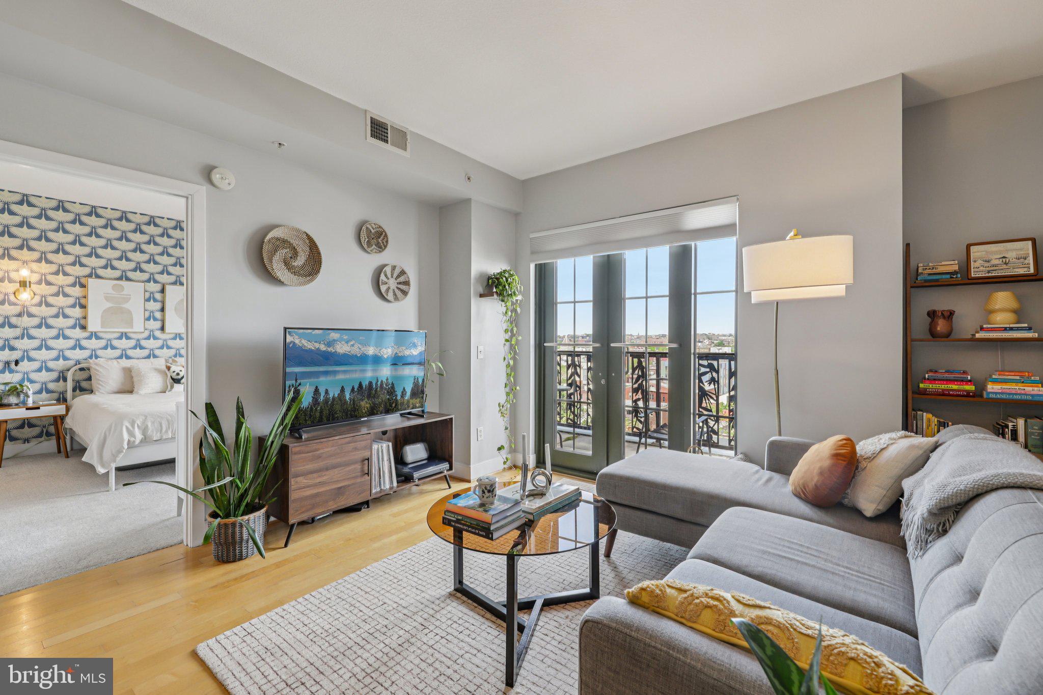 910 M Street Northwest, Unit 918 Washington, DC 20001 - Photo 4 of 44 Great natural light