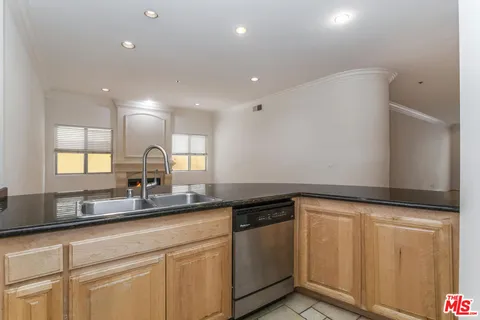 $1,099,999 | 10364 Almayo Avenue, Unit 103, Los Angeles, CA 90064