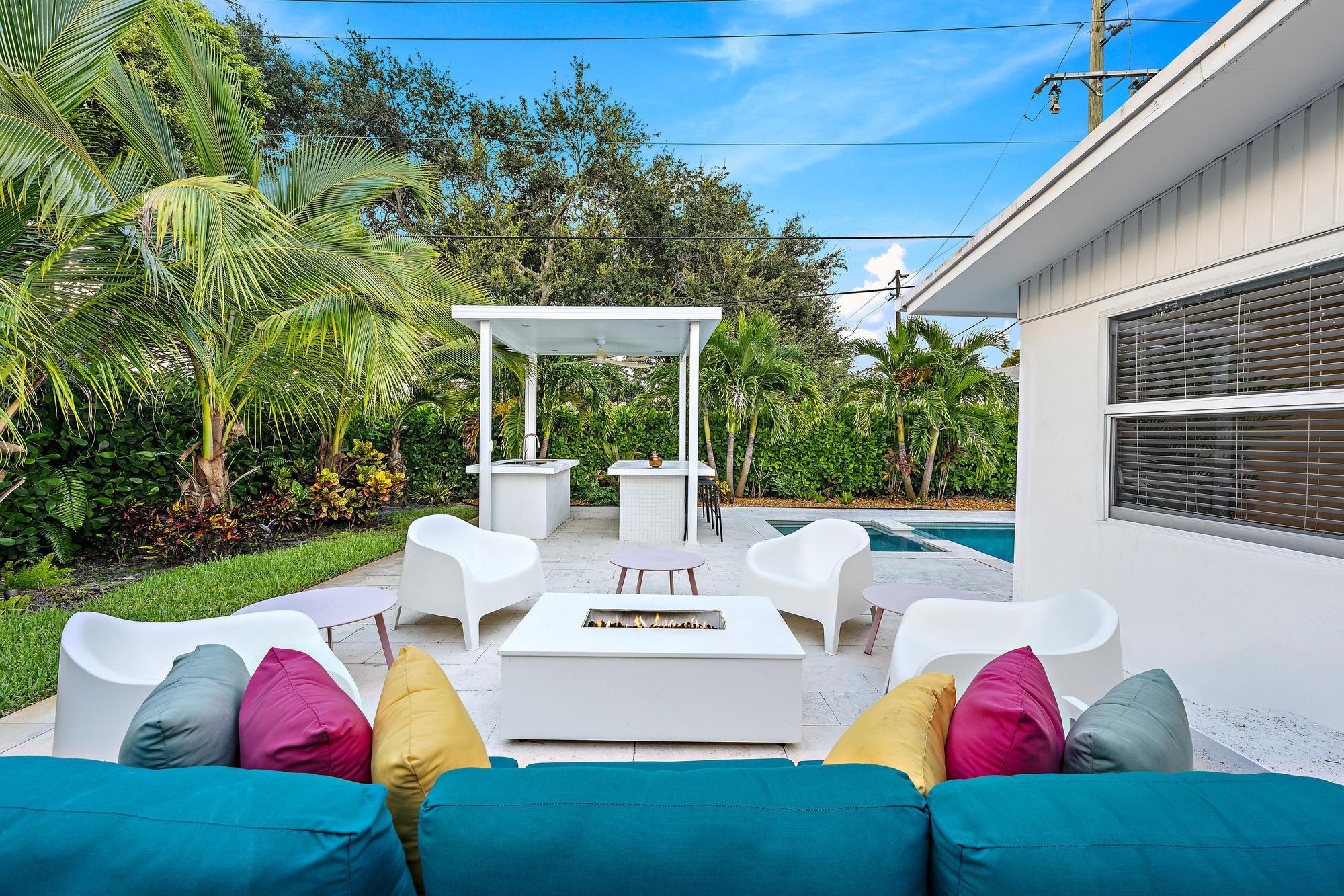 570 Dover Road Tequesta, FL 33469 - Photo 30 of 45 Cabana Bar & Fire pit