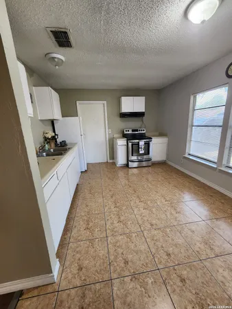 $1,295 | 4044 Indian Sunrise, San Antonio, TX 78244