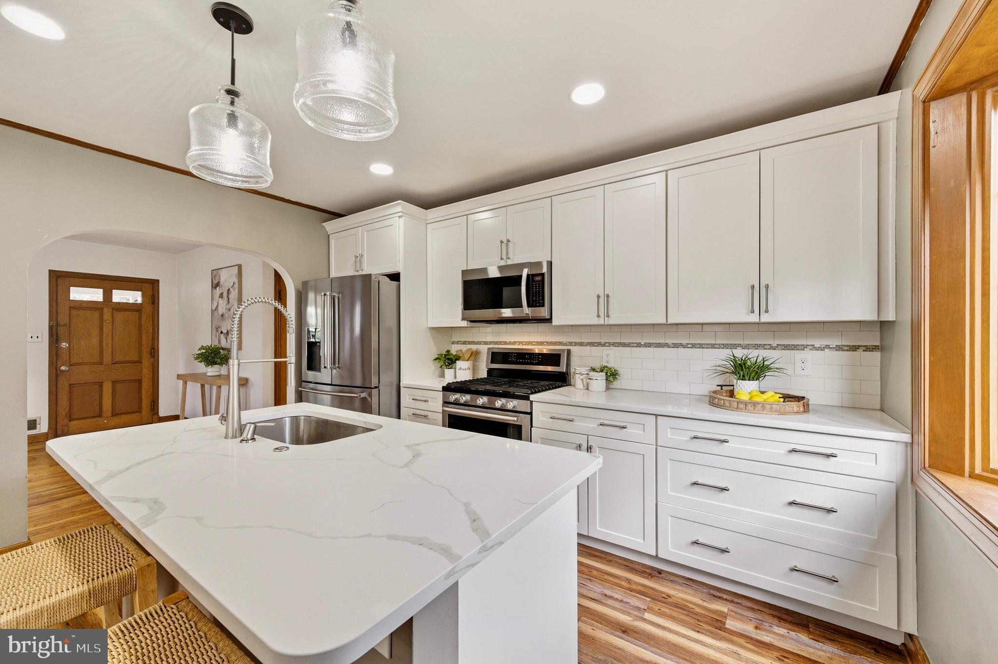 621 Woodsdale Road Baltimore, MD 21228 - Photo 11 of 59