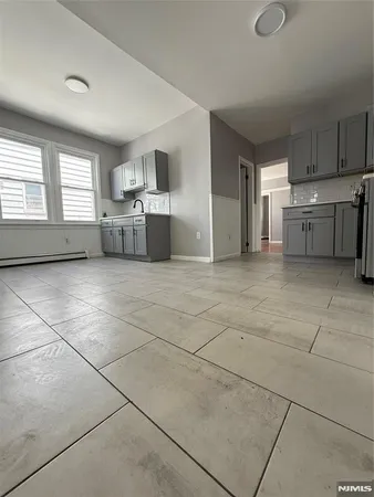 $2,500 | 172-174 North 10th Street, Unit 2, Newark, NJ 07107