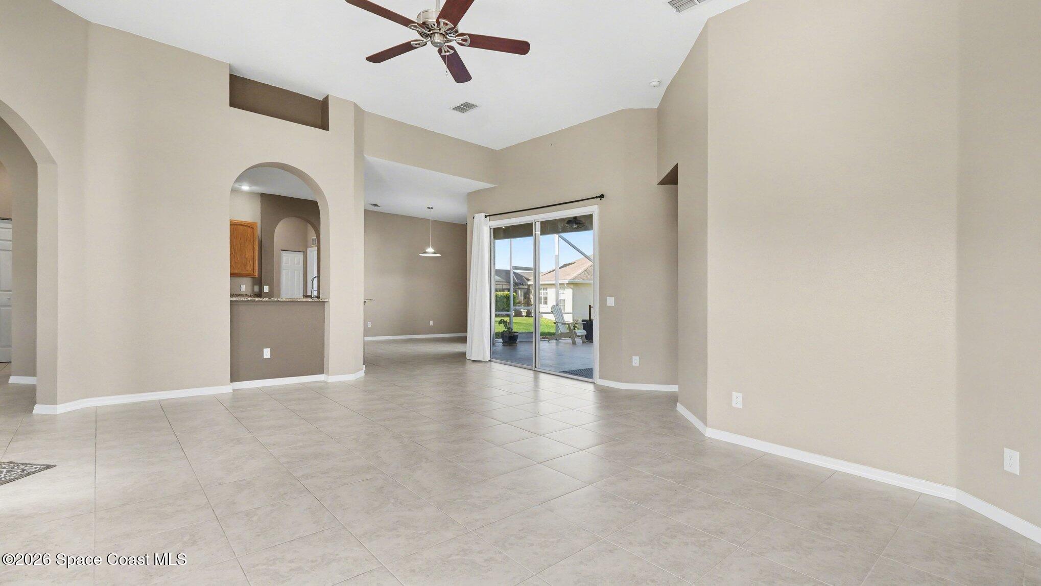 11972 Southeast 176th Place Road Summerfield, FL 34491 - Photo 3 of 25 007_file_2988