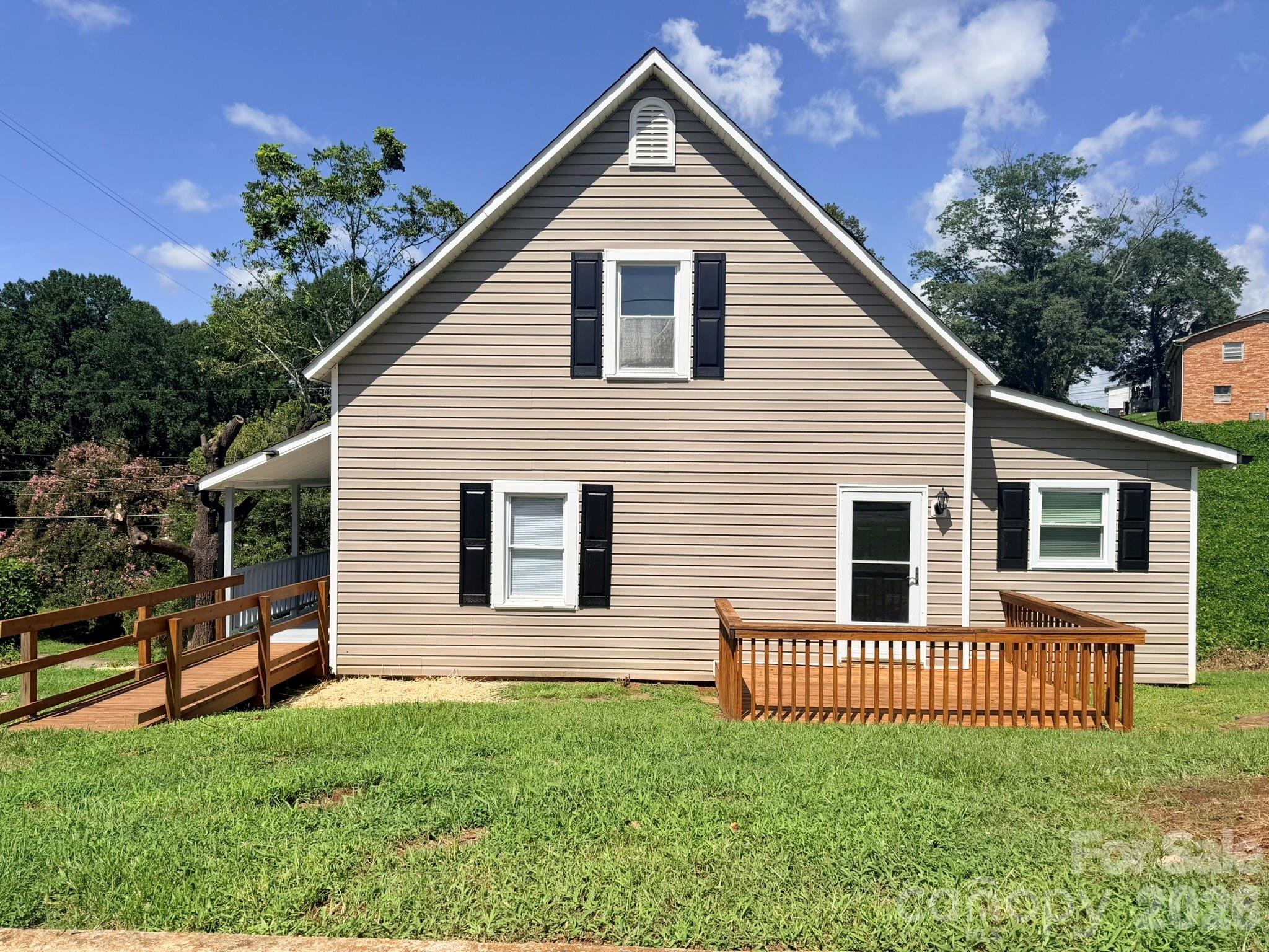301 Magnolia Street Rhodhiss, NC 28667 - Photo 3 of 31 Gallery Image 3