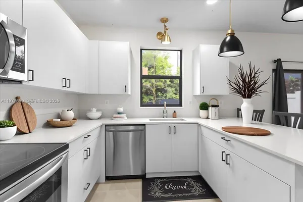 $3,700 | 20344 Northwest 6th Place, Miami Gardens, FL 33169