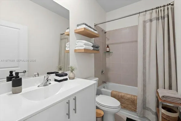 $3,700 | 20344 Northwest 6th Place, Miami Gardens, FL 33169