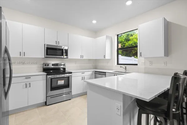 $3,700 | 20344 Northwest 6th Place, Miami Gardens, FL 33169